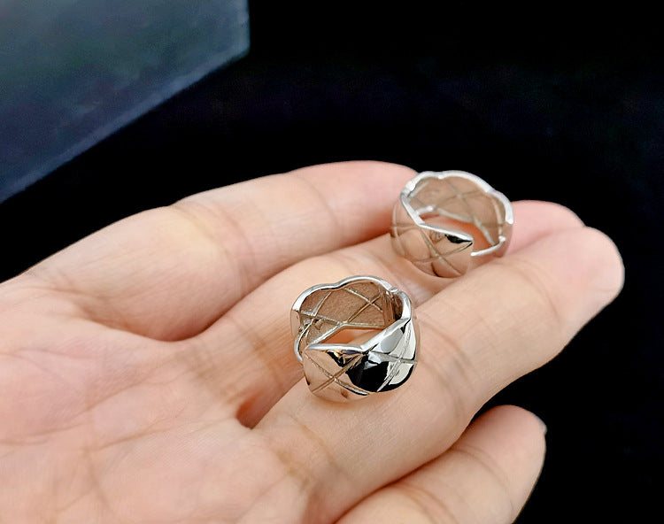 Women's Simple Diamond Plaid Trendy Classic Style Temperament Entry Earrings