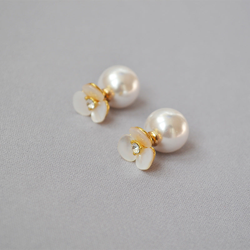 Women's Commuter White Shell Mother Clover Flower Petals Earrings