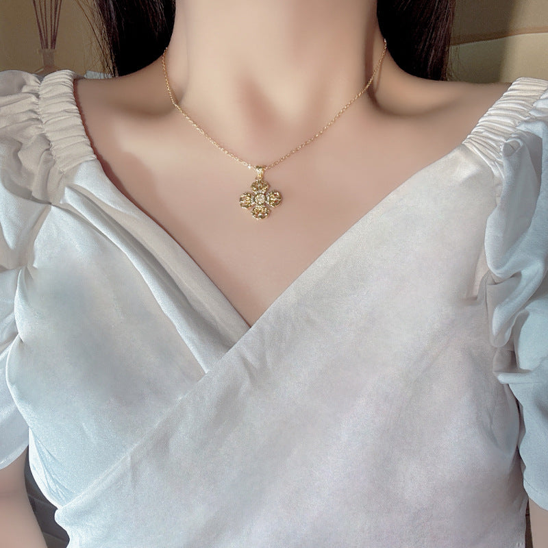 Gold-plated Retro Diamonds High-grade Shining Light Necklaces