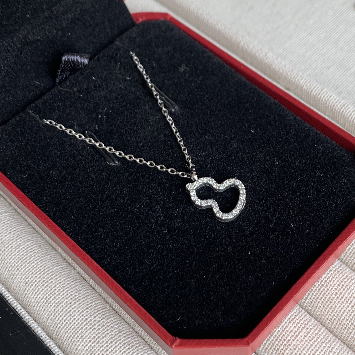 Diamond Studded Hollow Gourd Gold-plated Full Necklace