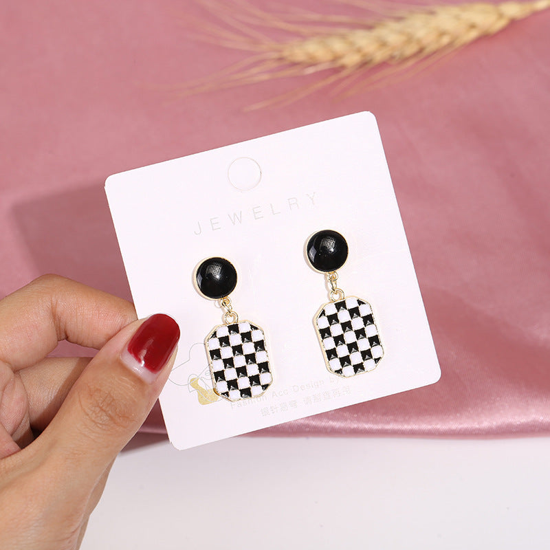 Love Heart Niche Design Advanced Cold Wind Short Earrings