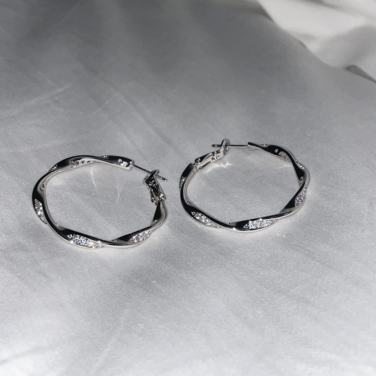 Women's Light Luxury Cold Style Mobius Zircon Fashion High Sense Niche Rings