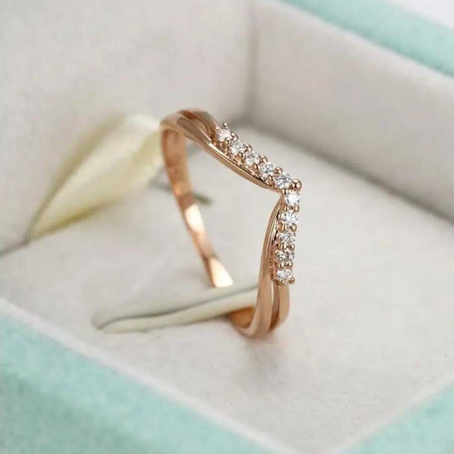 Rose Gold V-shaped Copper Inlaid Zircon Crystal Ladies Fashion Gang Ring