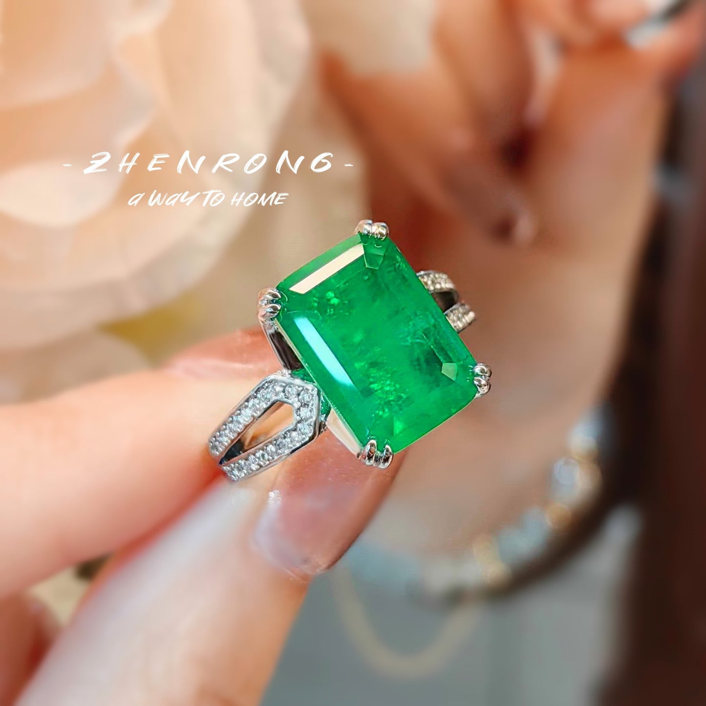 Women's Emerald With Simple Cold Diamond Red Corundum Blue Ring