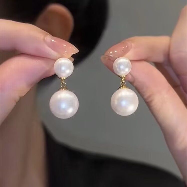 Women's White Black Pearl Sier Pin Simple Face Small Earrings