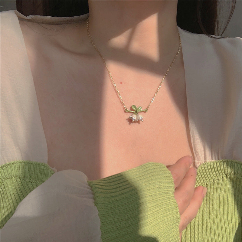 Lily Super Mori Spring Clavicle Chain Earrings