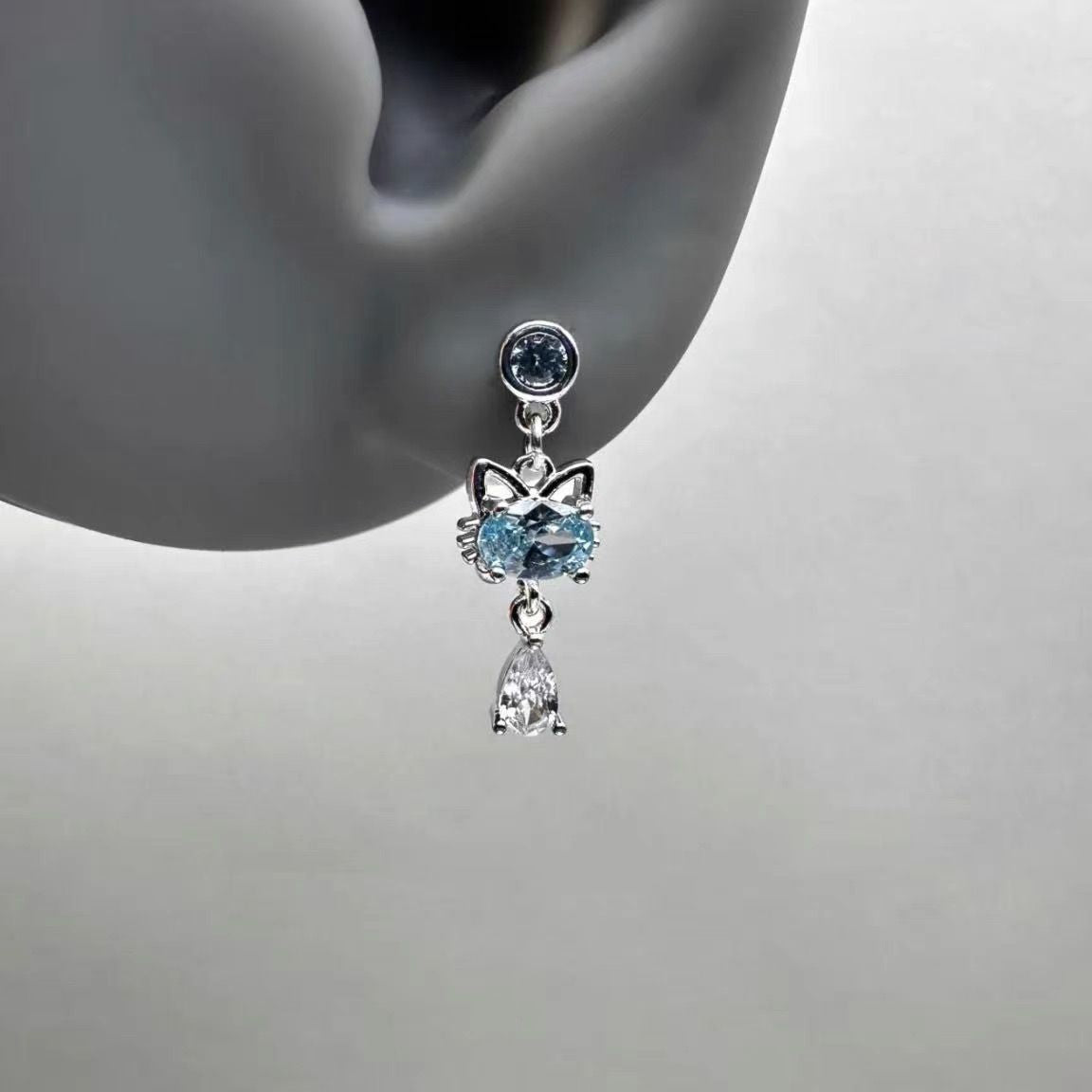 Ancient Titanium Steel Ear Bone Design Unique Cat Stud Earrings