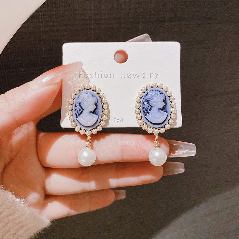 Portrait Gentle Delicate Pearl Round Elegant Earrings