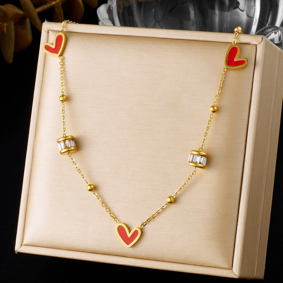 Luxury Fashion High-grade Gold-plated Collarbone Black Red Love Diamond Round Necklace