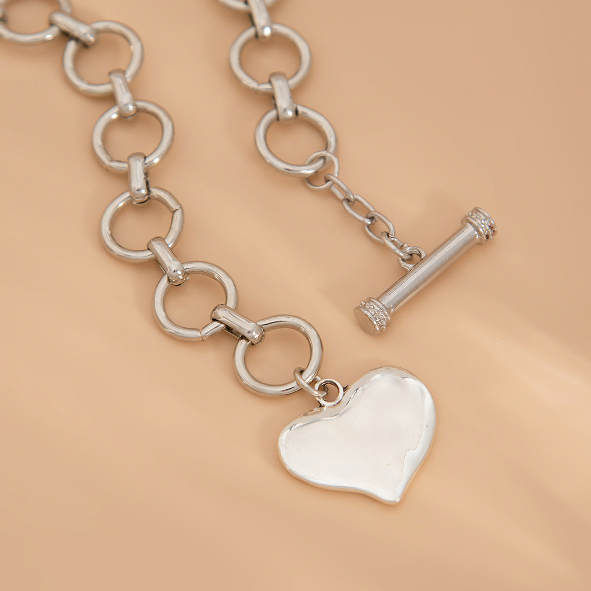 Lava Irregular Heart-shaped Niche Pleated Round Necklaces