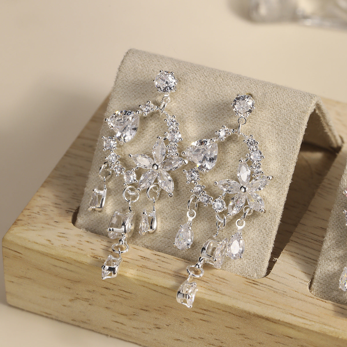 Women's Fantasy Iroha Crystal Exquisite Niche Blue Earrings