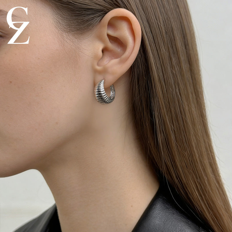 Women's Light Luxury High-grade Retro Ear Clip Cold Earrings
