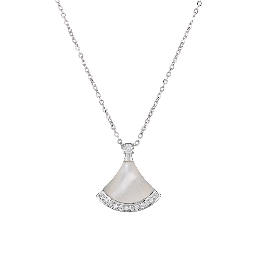 Women's Bao J High Quality V Gold Necklaces