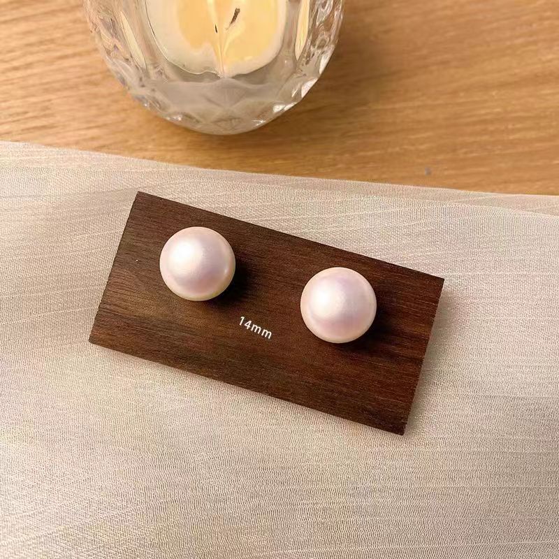 Light Pearl Female Needle Luxury Temperament Niche Earrings