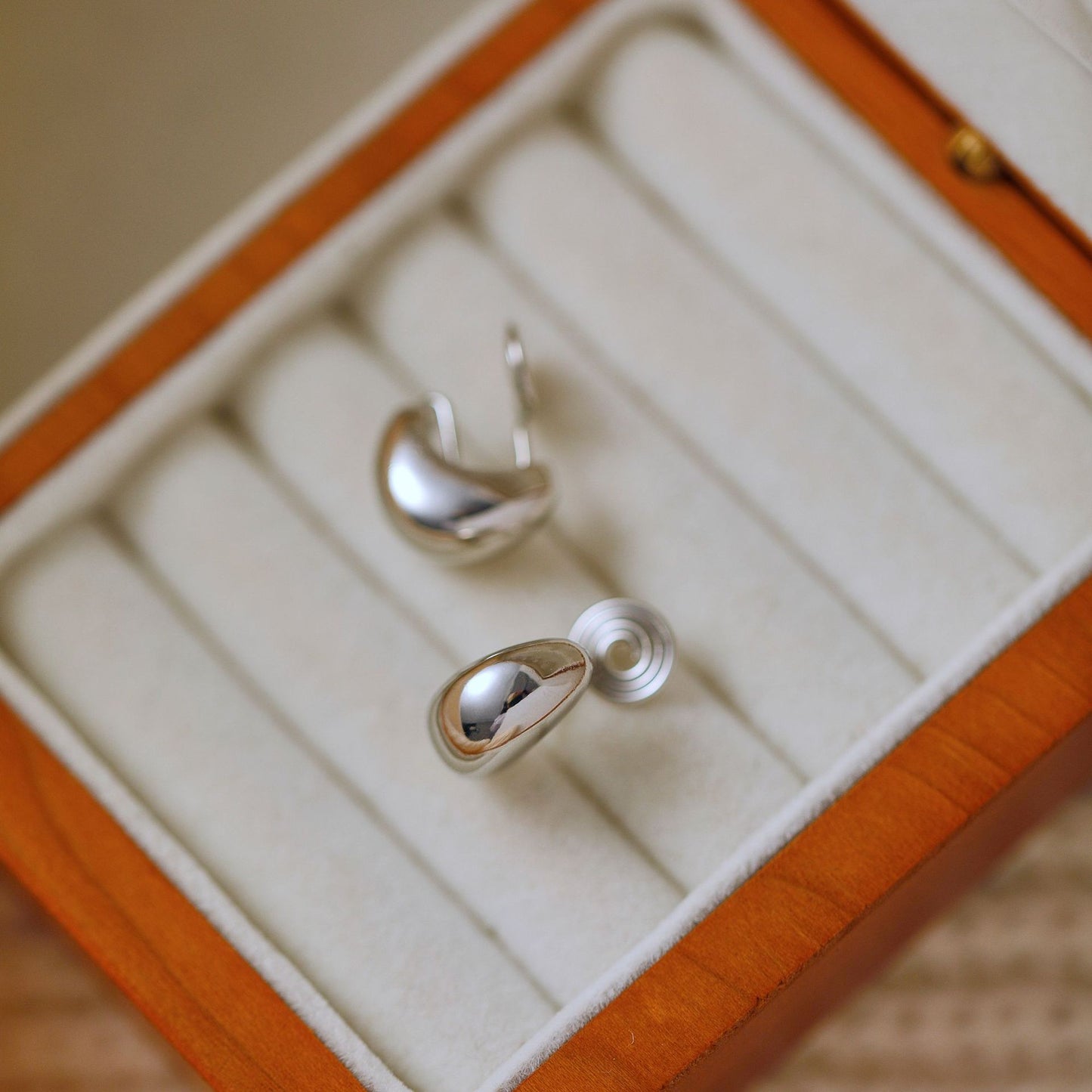 Niche Semicircle Metal Fat Moon Gold Beans Earrings