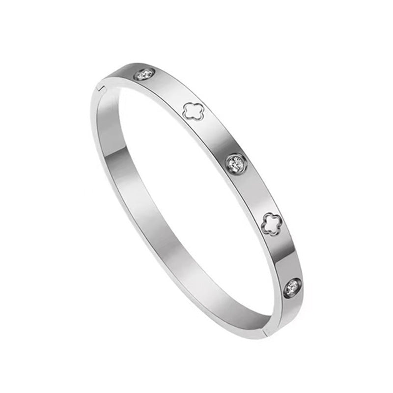 Women's & Men's Simple Personality Metal Plating Retro Fashion Clover Couple Bracelet