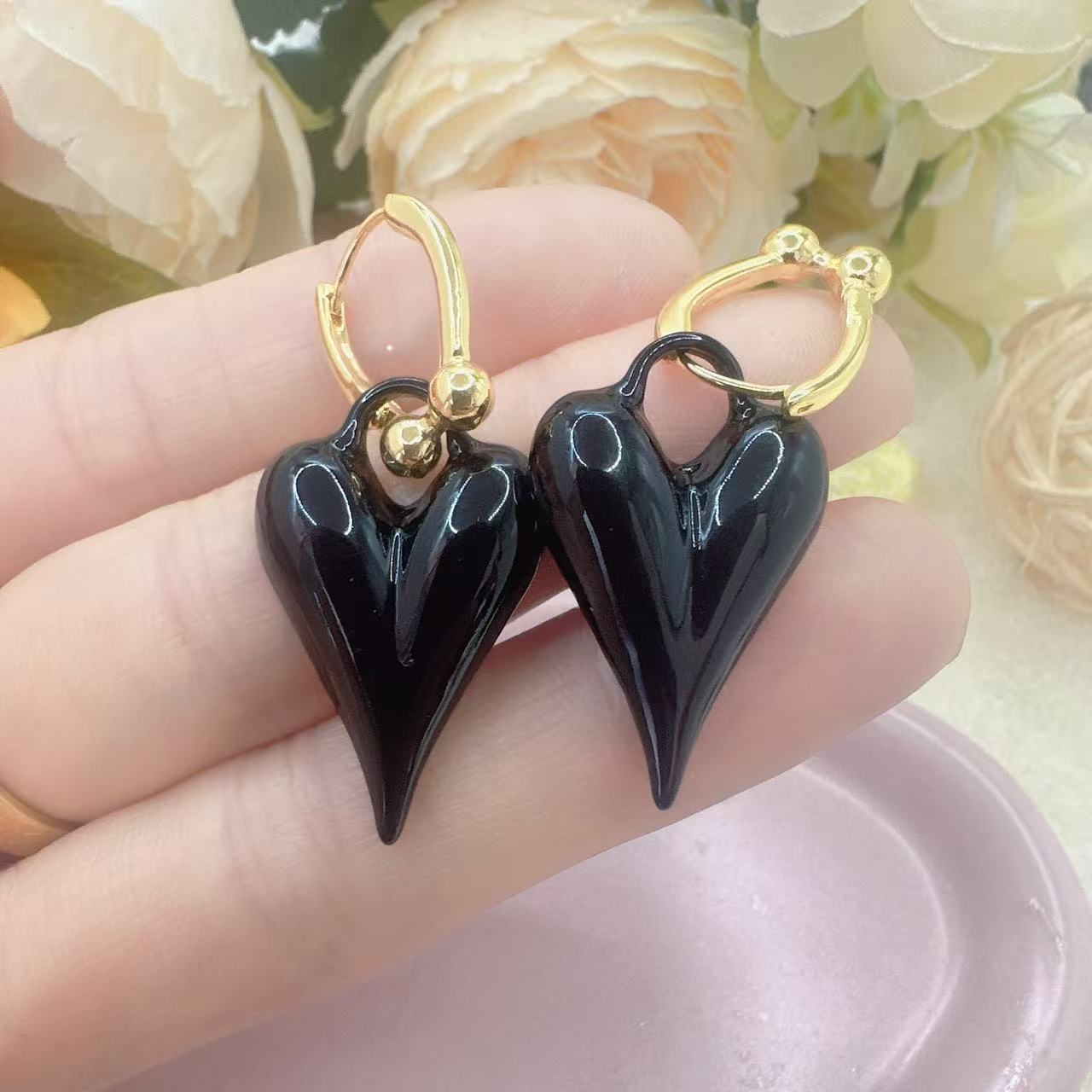 Women's Temperament Simple Red Clip Drip Glazed Love Heart High-grade Ear Buckle