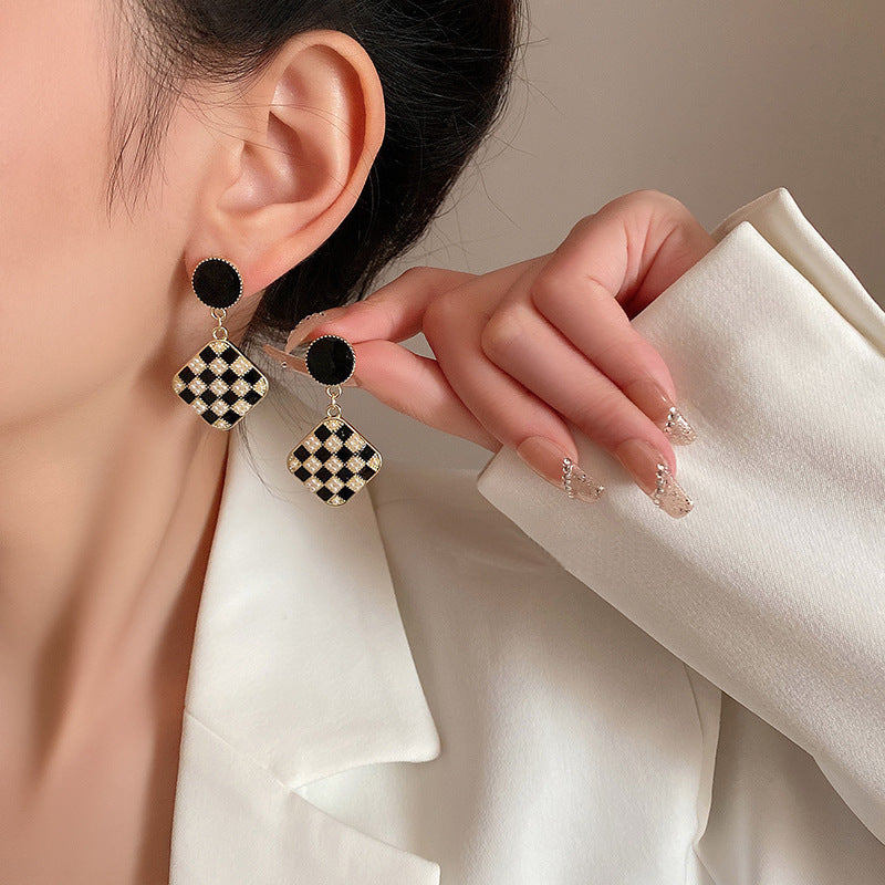 Women's Niche Design Simple Rhinestone High-grade Temperament Earrings
