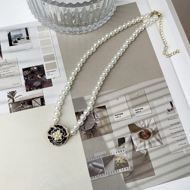 Women's Light Luxury Design Sense Niche Clavicle Necklaces