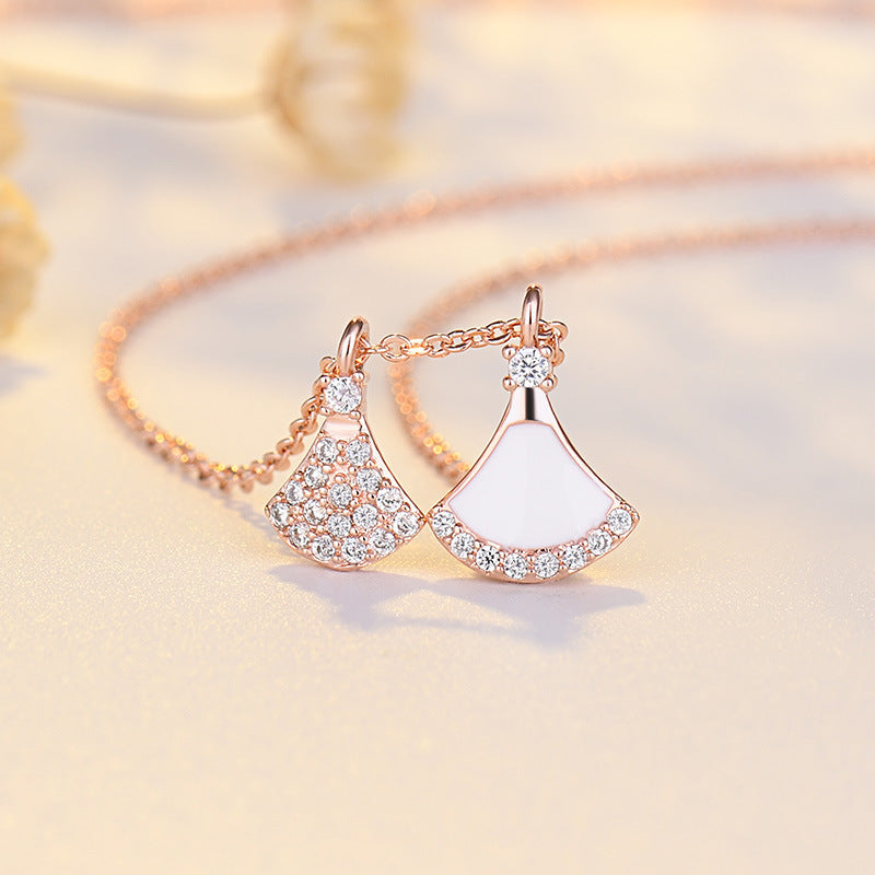 Women's Bao J High Quality V Gold Necklaces