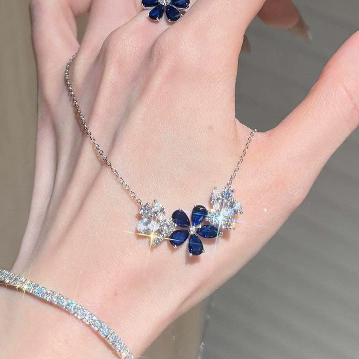 Women's Zirconium Flower Suit Light Luxury Atmosphere Sense Minority Rings
