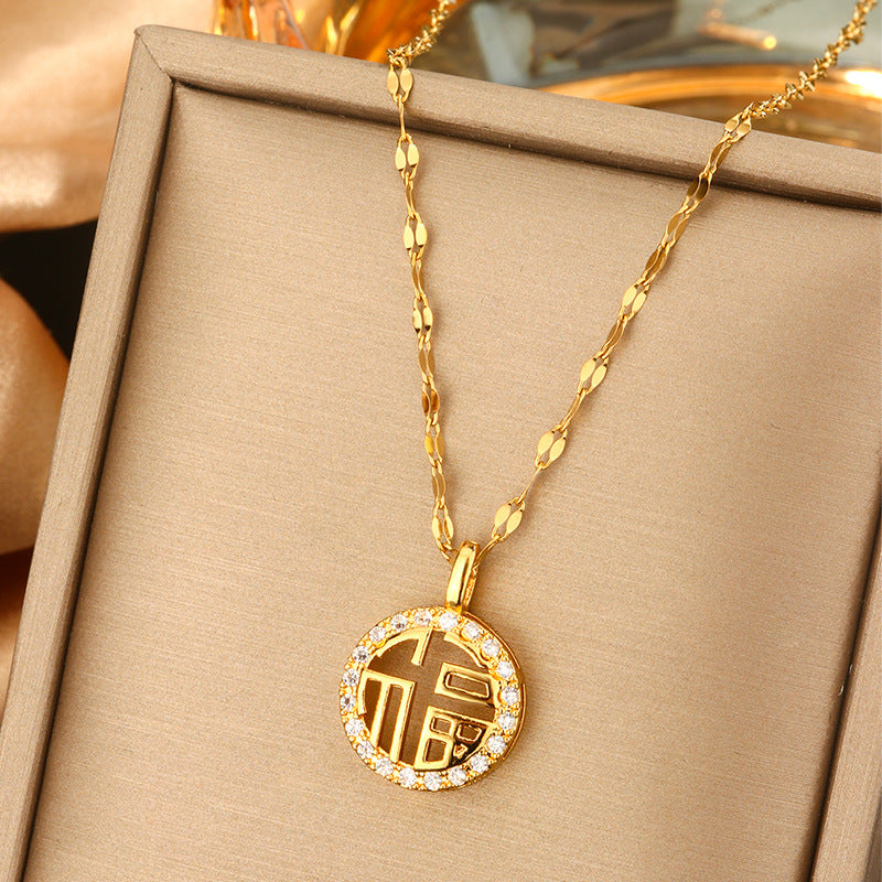 Fresh Titanium Steel Short Pearl High-grade Necklaces