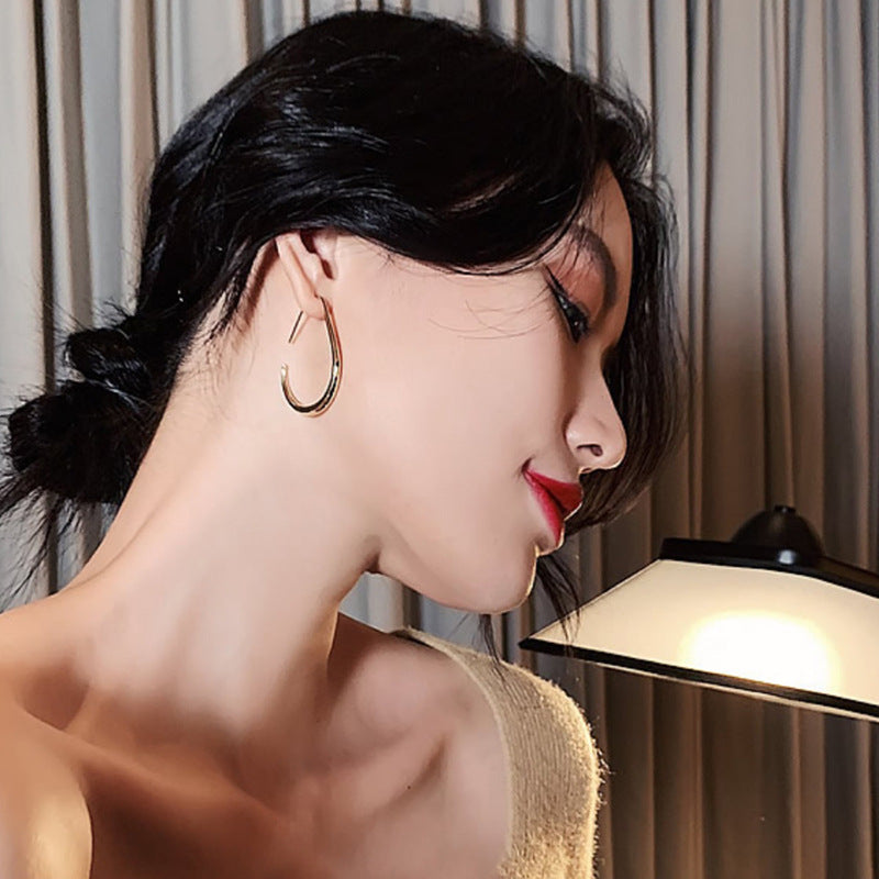 Women's French Gold Oval Light Luxury Cold Earrings