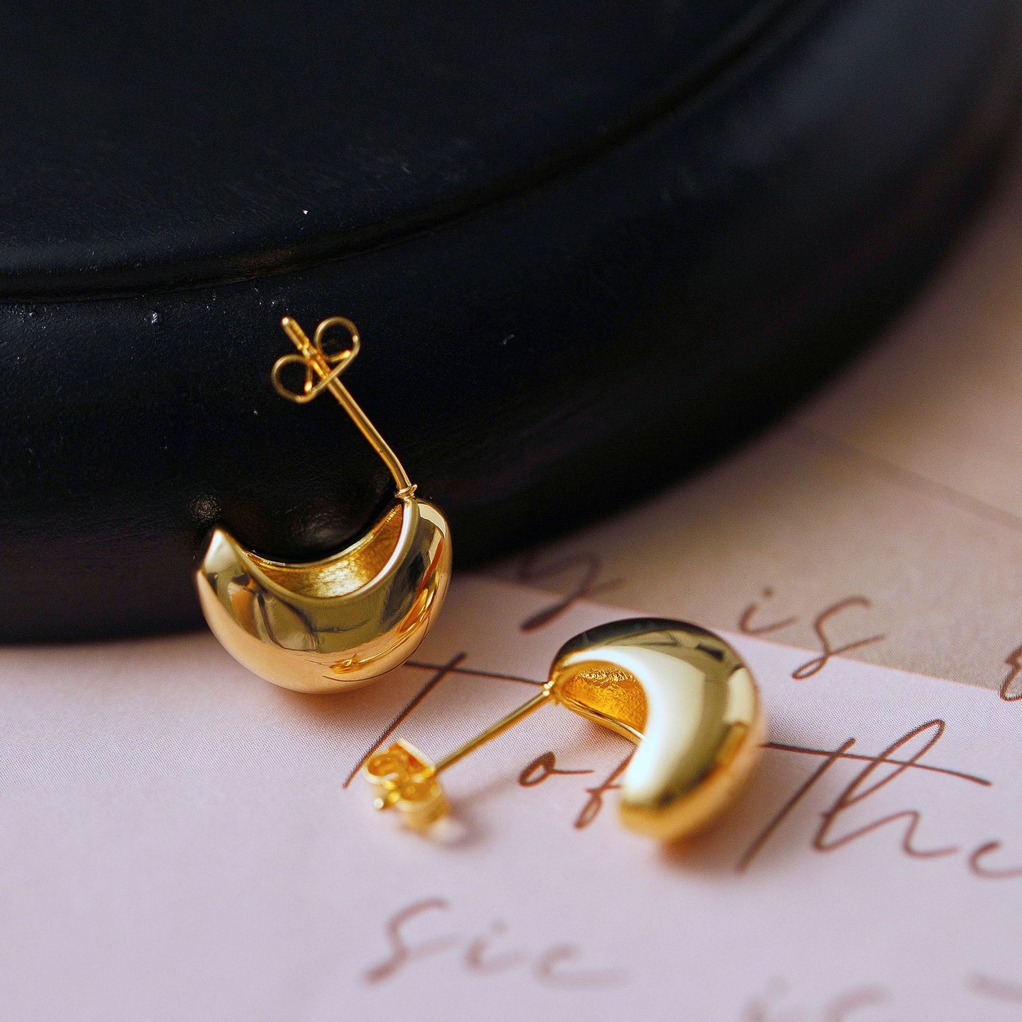Niche Semicircle Metal Fat Moon Gold Beans Earrings