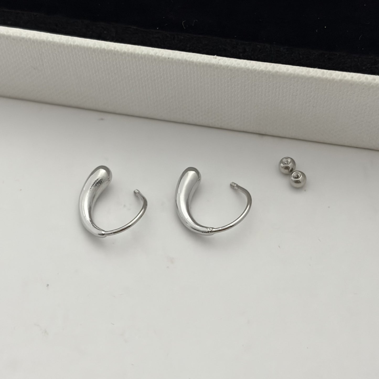 Women's Screw Tightening Buckle For Water Drop Earrings