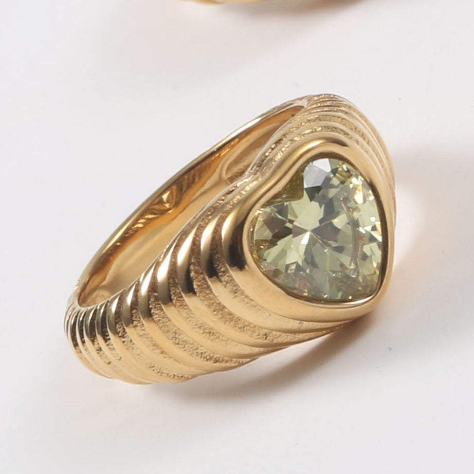 Peach Heart Zircon Bread Titanium Steel Gold Ring