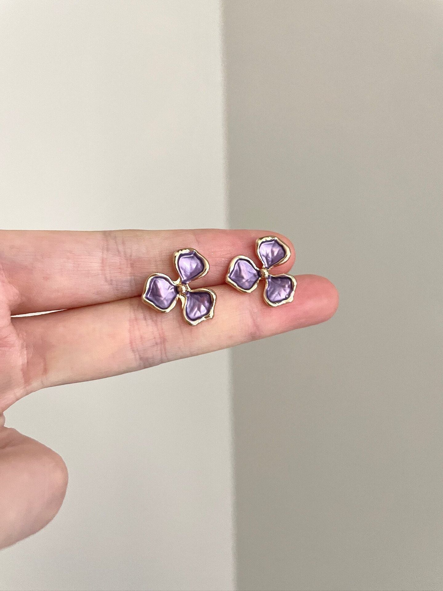 Retro Color Flower Enamel Special Interest Light Necklace
