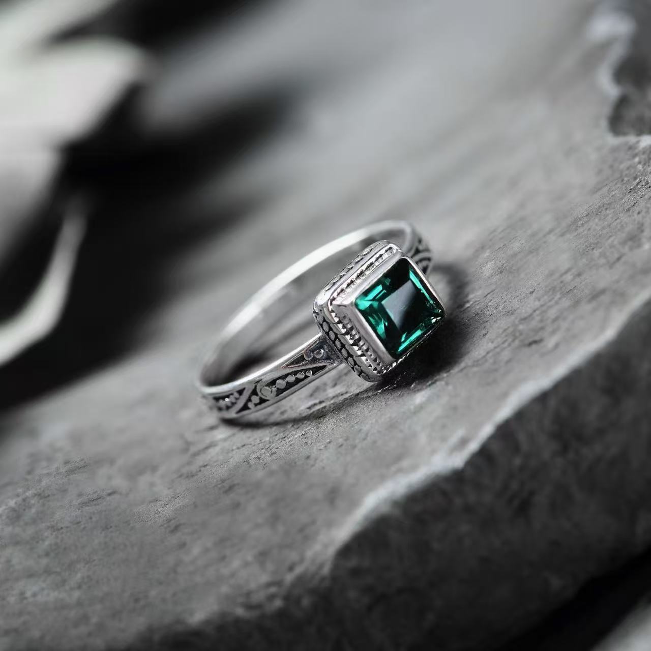 Women's Garnet Square Retro Simple Pattern Carving Niche Opening Design Ring