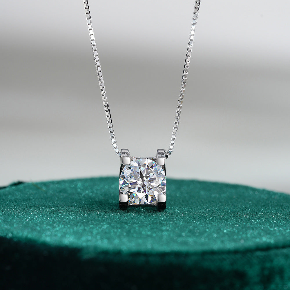 Women's Sier Moissanite Cow Head Classic Carat Clavicle Necklace
