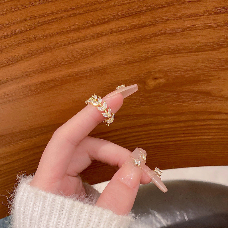 Golden Female Light Luxury Minority High-grade Rings