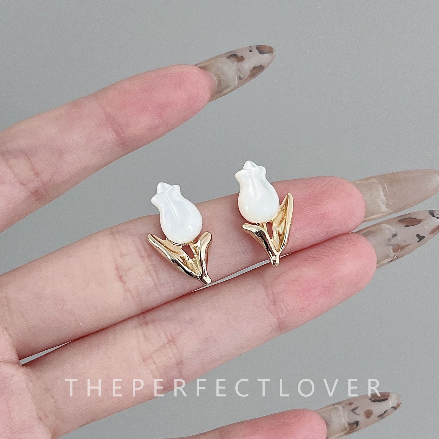 White Shell Tulip Light Luxury Premium Trendy Earrings