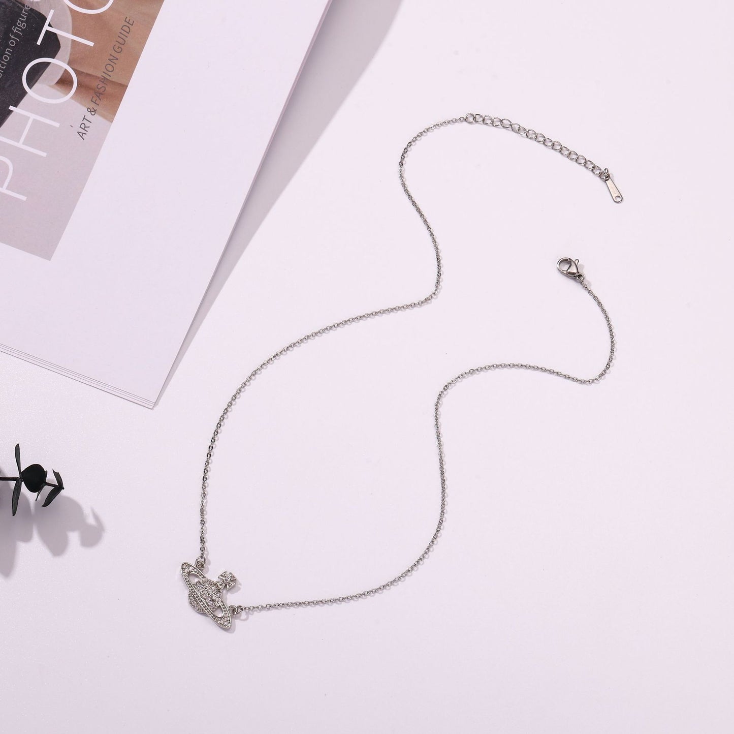 Women's Of The Queen Mother Light Luxury Pendants