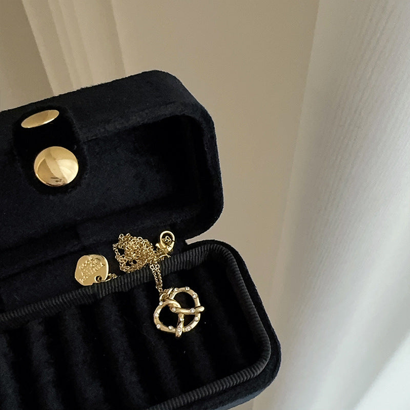 Women's Zircon Metal High Sense Heart Clavicle Necklaces