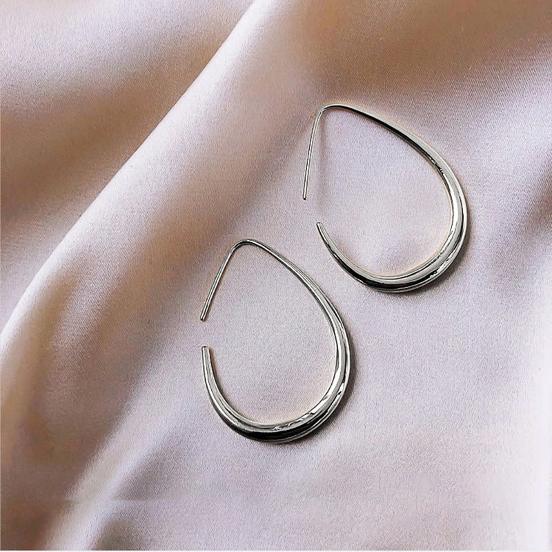 Women's French Gold Oval Light Luxury Cold Earrings