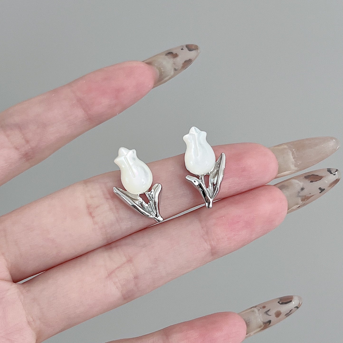 White Shell Tulip Light Luxury Premium Trendy Earrings