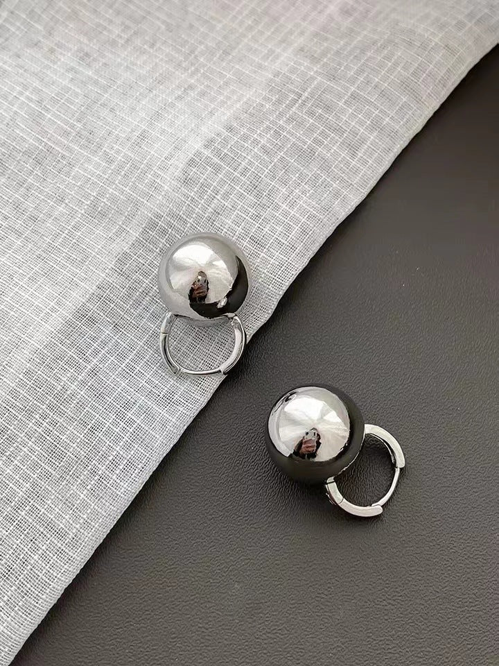 Brass Golden Ball Female Niche Retro Earrings