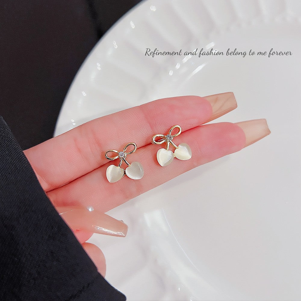 Women's Needle Classic Style Light Luxury High-grade Earrings