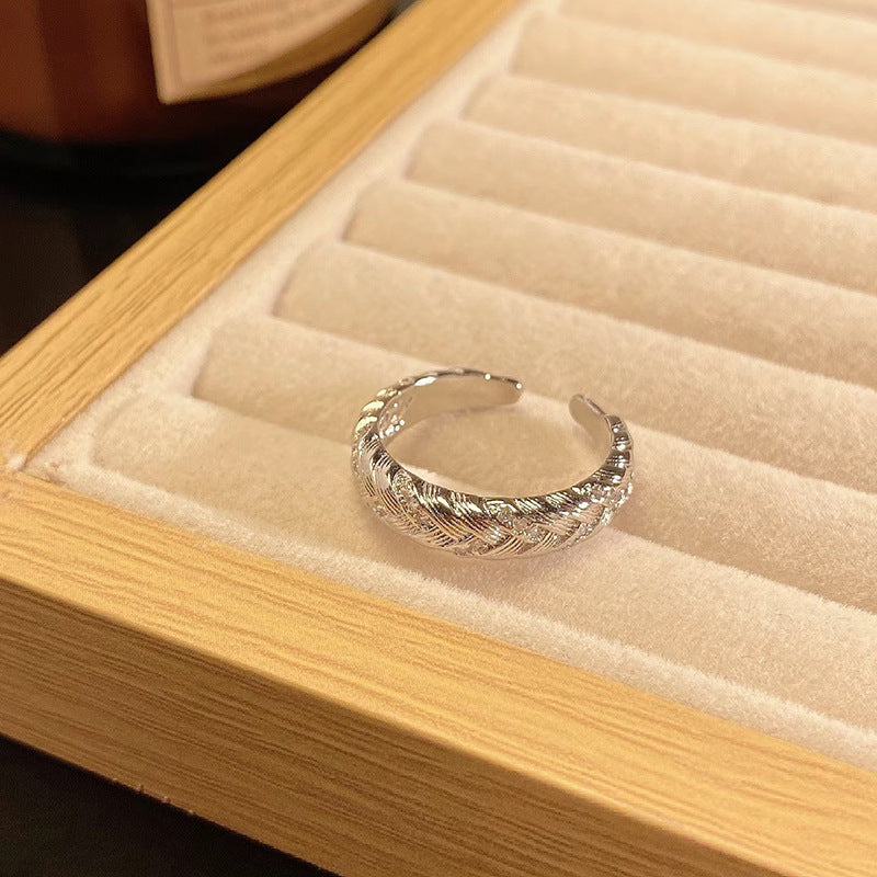 Women's Retro Brushed Fine Wide Light Luxury Rings