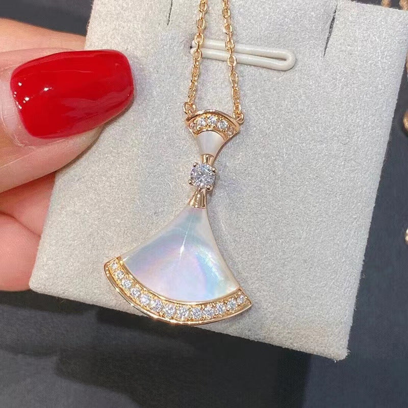 Women's Bao J High Quality V Gold Necklaces