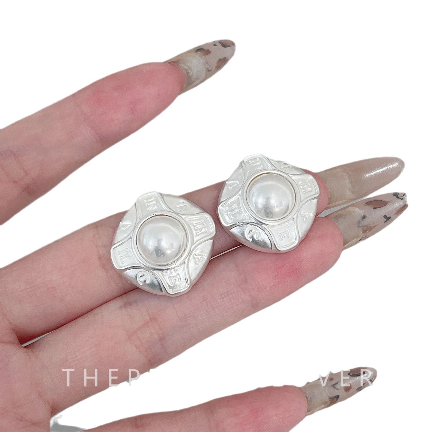 Embossed Design Pearl Light Luxury Minority High Sense Earrings