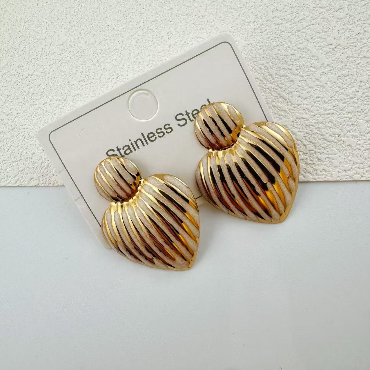 Love Heart Enamel Gold-plated Niche Design Stud Earrings