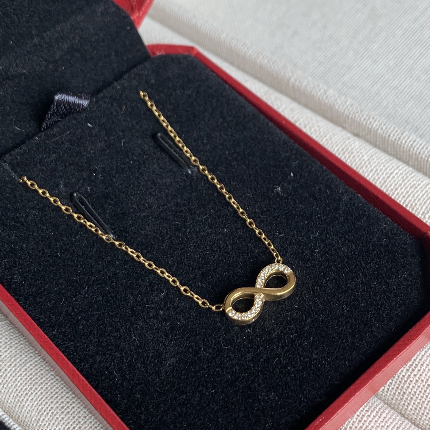 Steel Infinite Loop Symbol Light Luxury Minority Female Clavicle Chain Necklaces