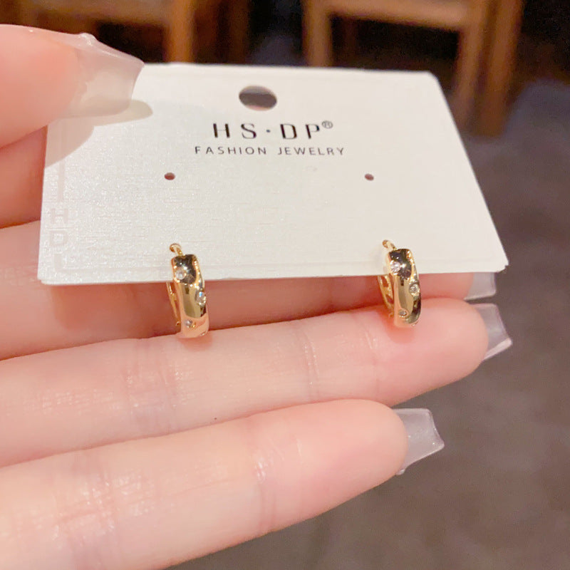 Fashion Simple Metal Circle Clip Female Niche Temperament Unique Design Ear Buckle