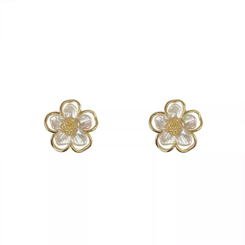 Sier Needle Shell Flower Hollow Ear Female Temperament Stylish Simple Stud Earrings