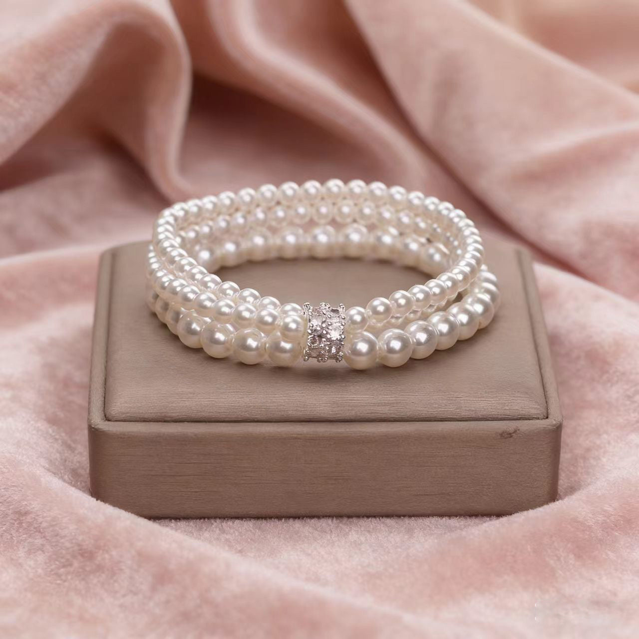 Women's Pearl Zircon High-grade Design Entry Lux Bracelets