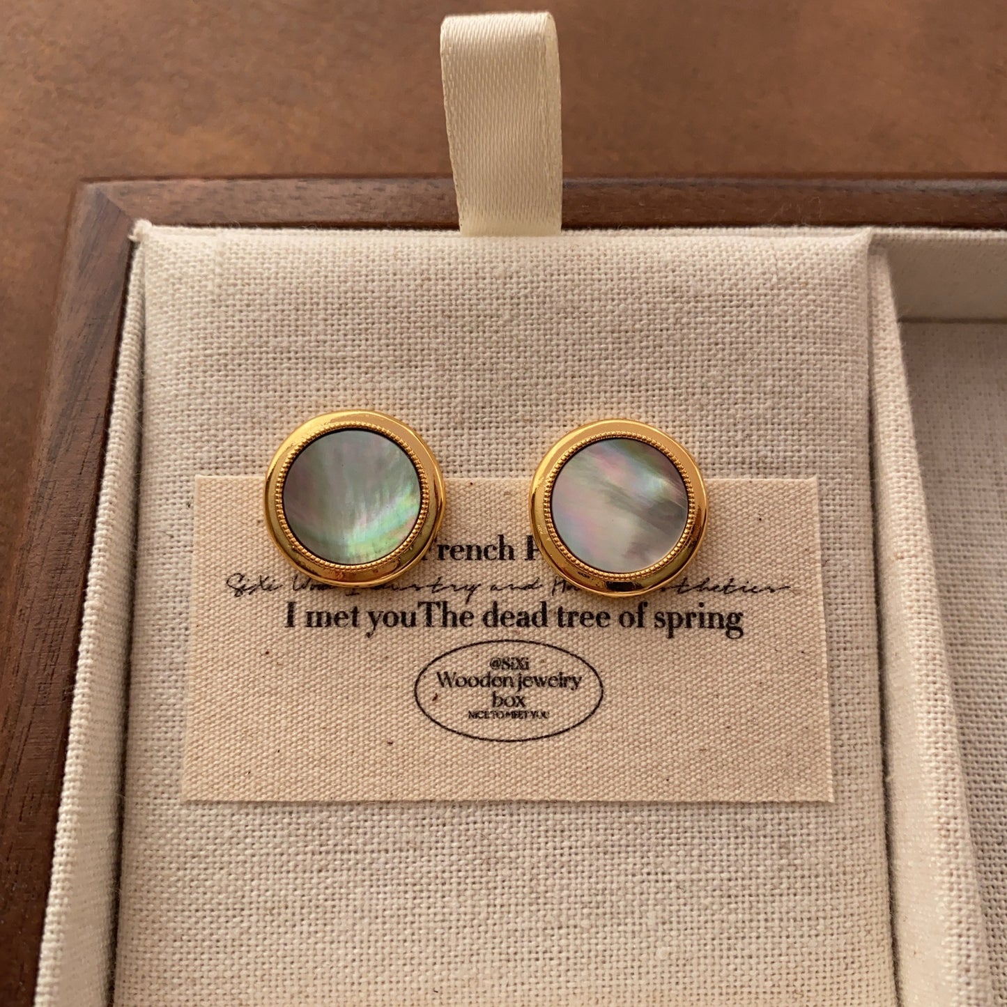 Women's Retro Affordable Luxury Fritillary Shell Light Lucky Romantic Fashion Stud Earrings